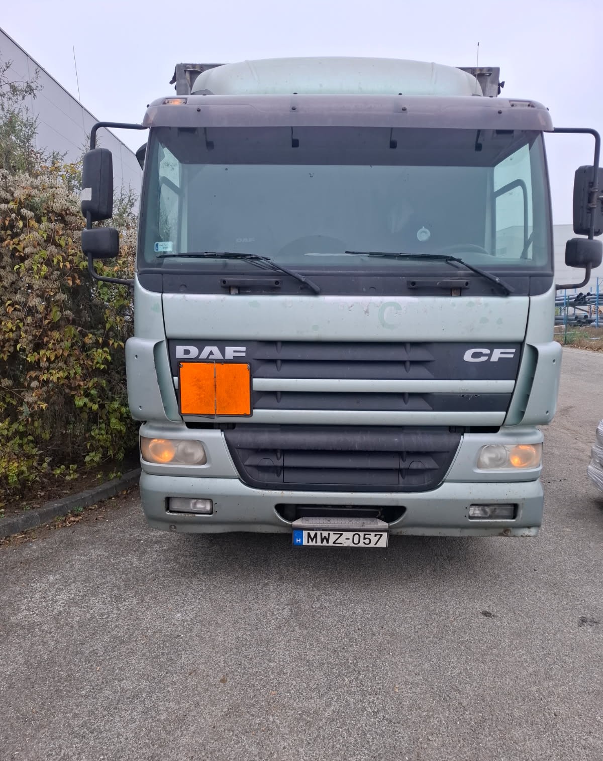 ADR teherautó – elölnézet