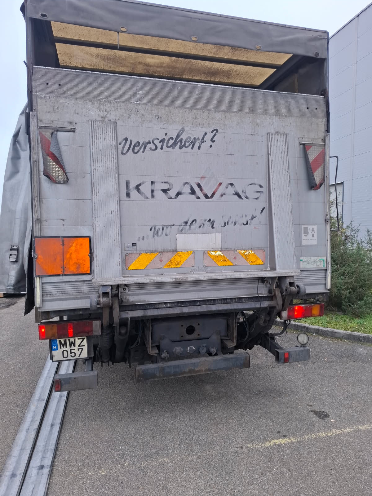 ADR teherautó – hátulnézet