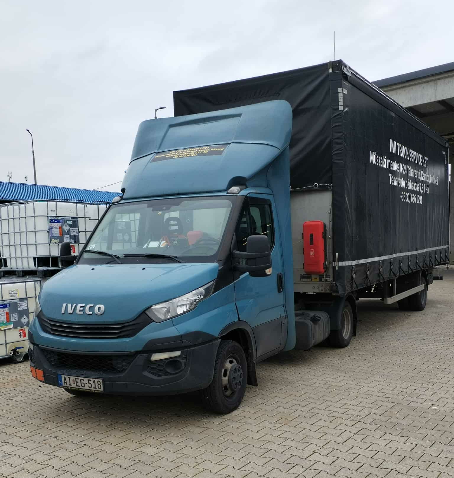 ADR teherautó – elölnézet